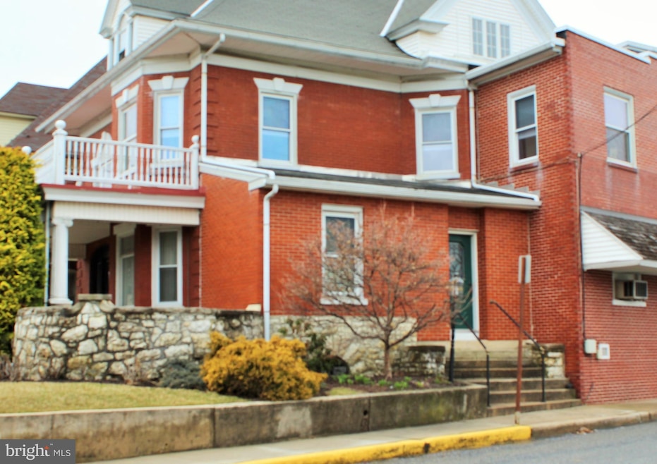 315 E Main St unit 1, New Holland, PA 17557 - photo 1