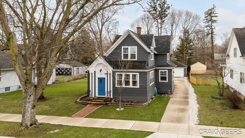 9-web-or-mls-208-w-10th-st
