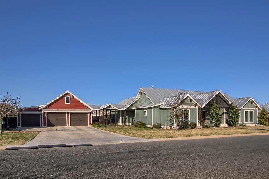 910 Hawthorn Ln, Fredericksburg, TX 78624 - photo 1