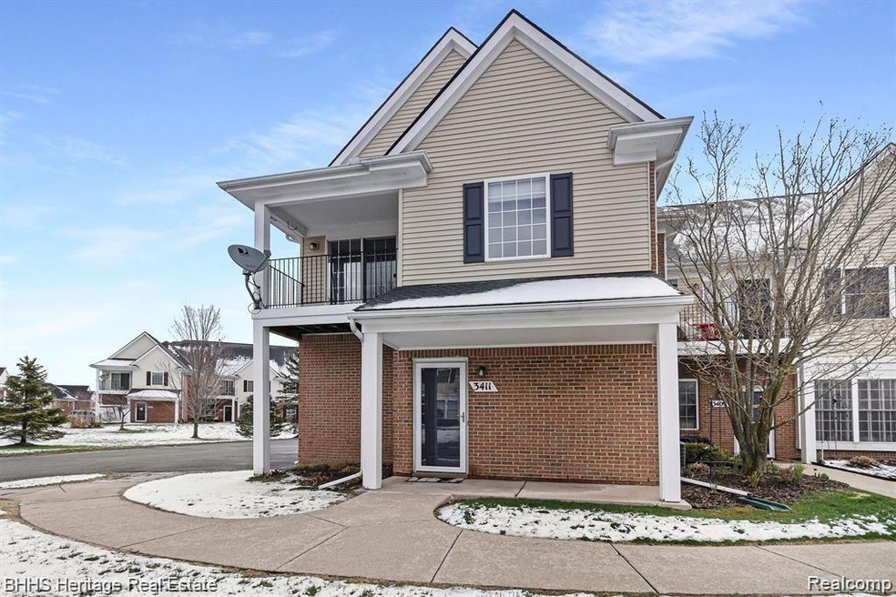 Upper end-unit ranch condo