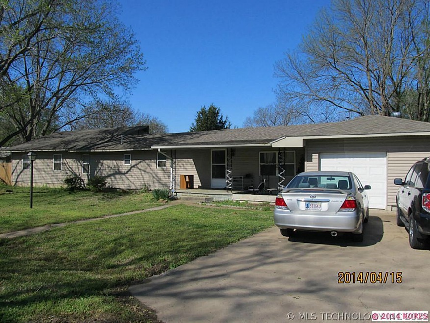 411 S 9th St, Henryetta, OK 74437 - photo 1