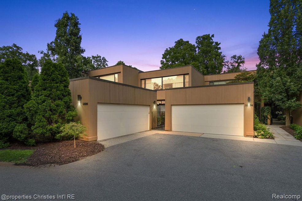 32696 Ravine Dr unit 7, Franklin, MI 48025 - photo 1