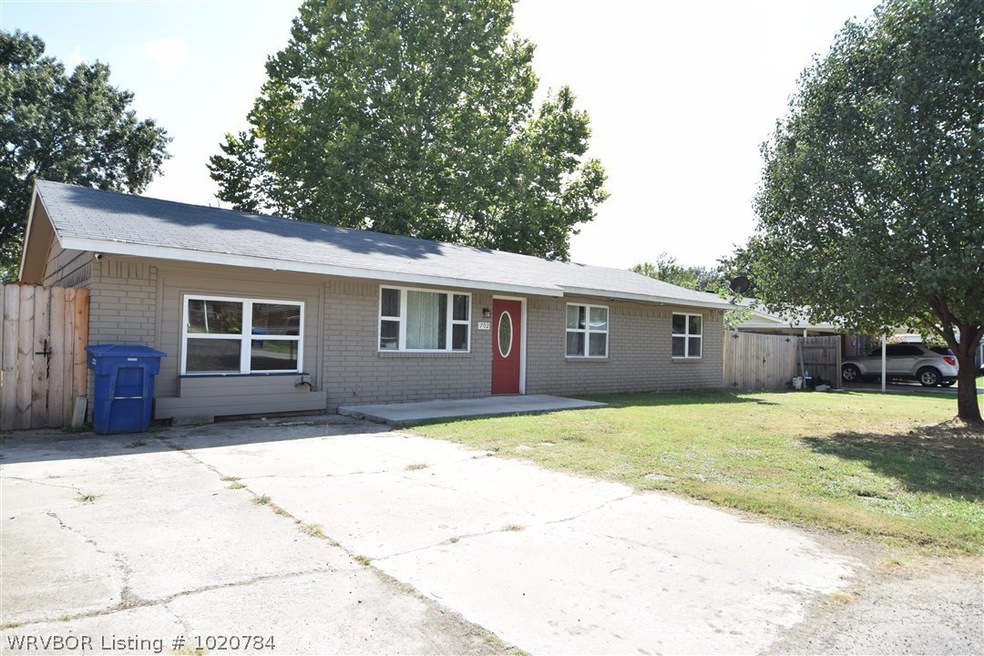 702 Varner Dr, Muldrow, OK 74948 - photo 1