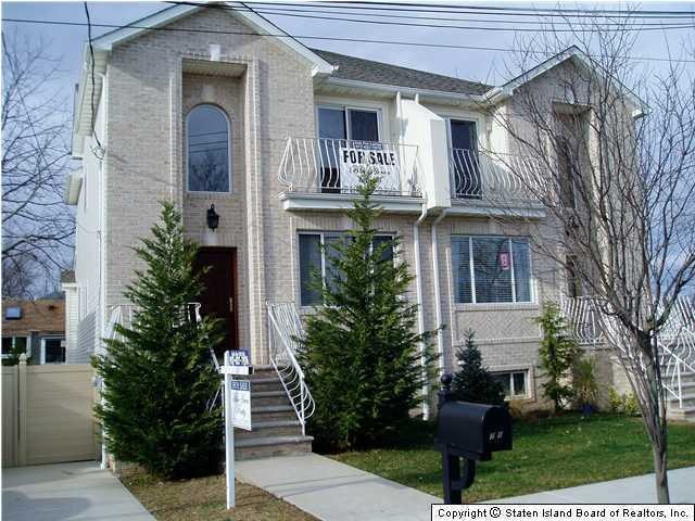 731 Oceanside Ave, Staten Island, NY 10305 - photo 1