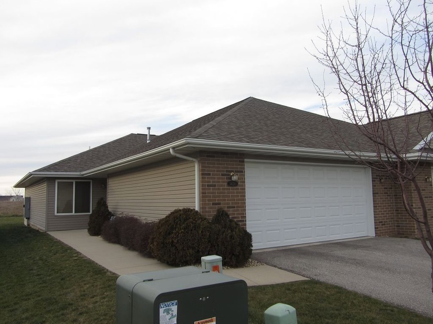 1428 Asbury Ln, Waterloo, IA 50701 - photo 1