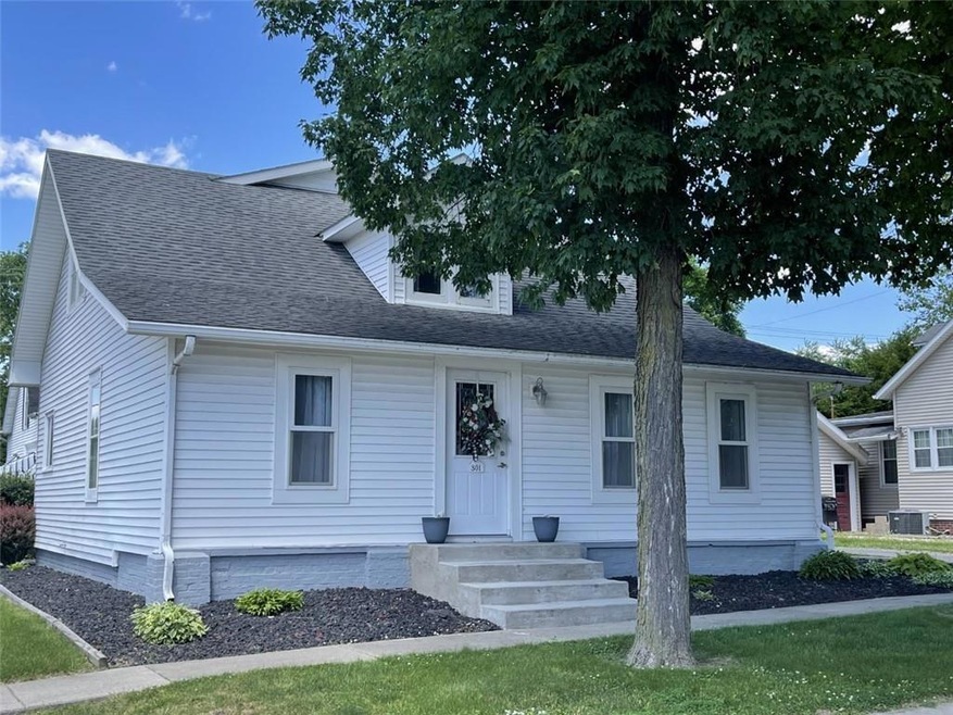 301 Crockett St, Covington, IN 47932 - photo 1