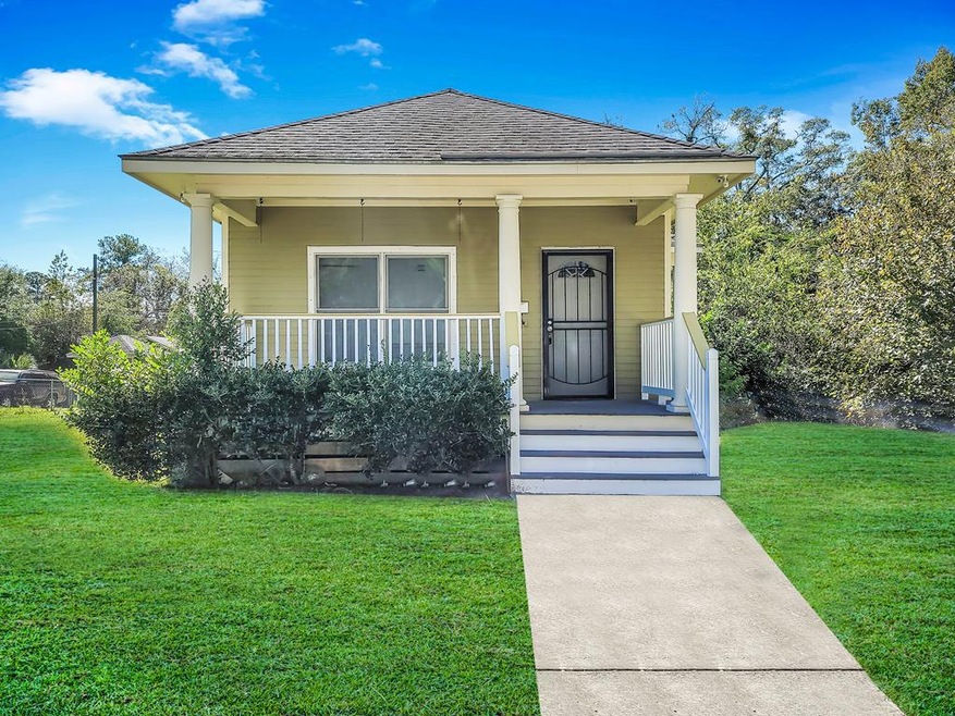 913 W 40th St, Savannah, GA 31415 - photo 1