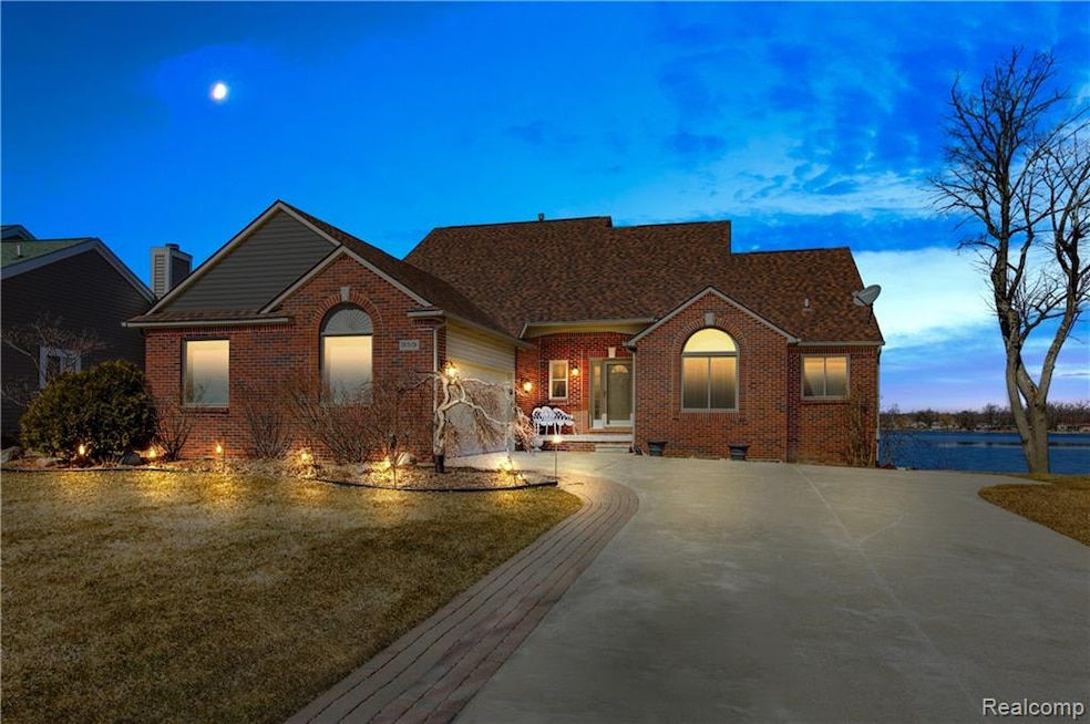 359 Cove View Dr, Waterford, MI 48327 - photo 1