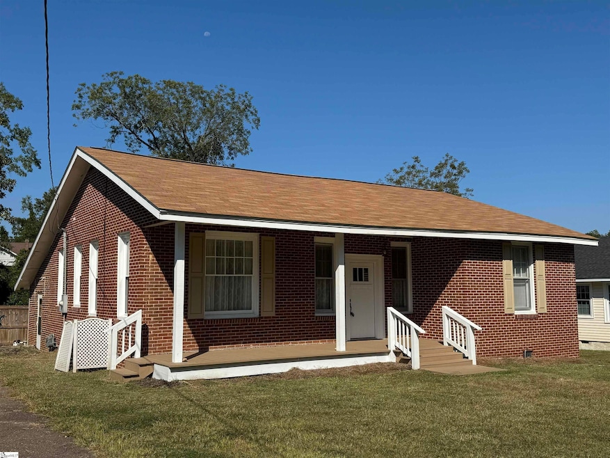 215 Church St, Edgefield, SC 29824 - photo 1