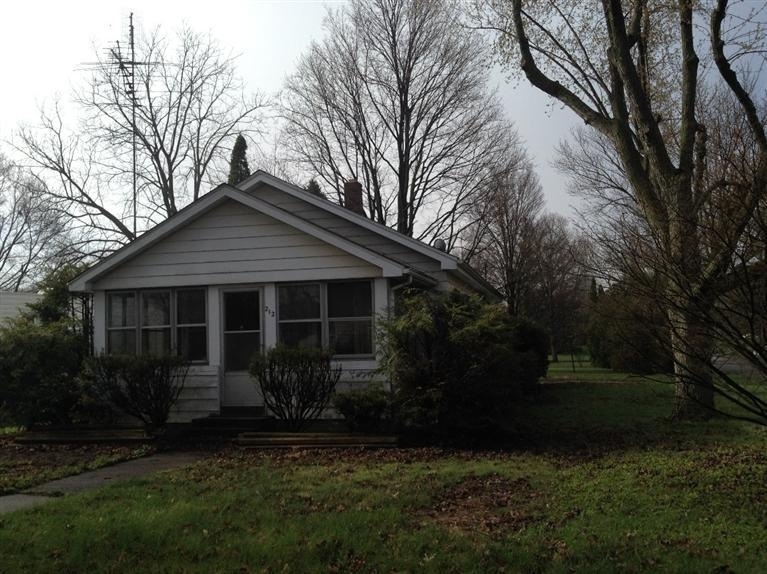 212 W 13th St, La Porte, IN 46350 - photo 1