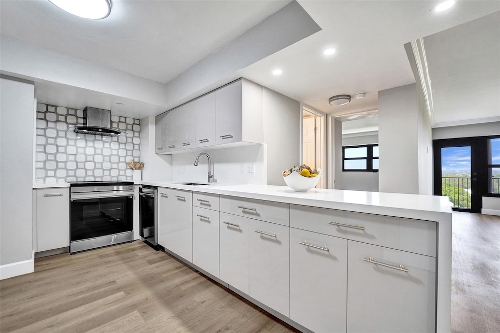 The Tower at Port Royale unit 905, Fort Lauderdale, FL 33308 - photo 1