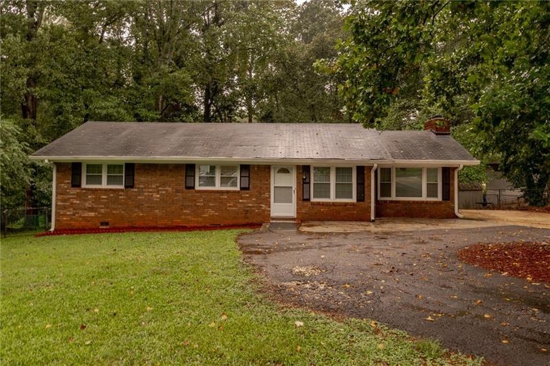 5723 Woodland Dr, Acworth, GA 30102 - photo 1