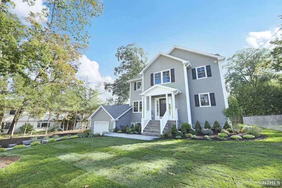 51 Lindbergh Pkwy, Waldwick, NJ 07463 - photo 1