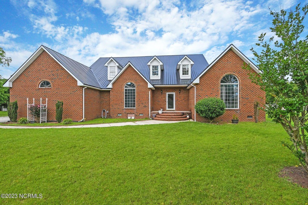 2-web-or-mls-1018 Gemstone Circle-00002