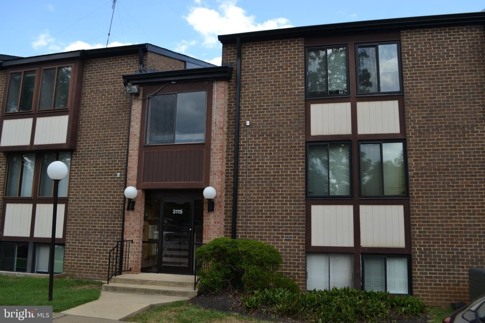 3115 Buccaneer Ct unit 201, Fairfax, VA 22031 - photo 1