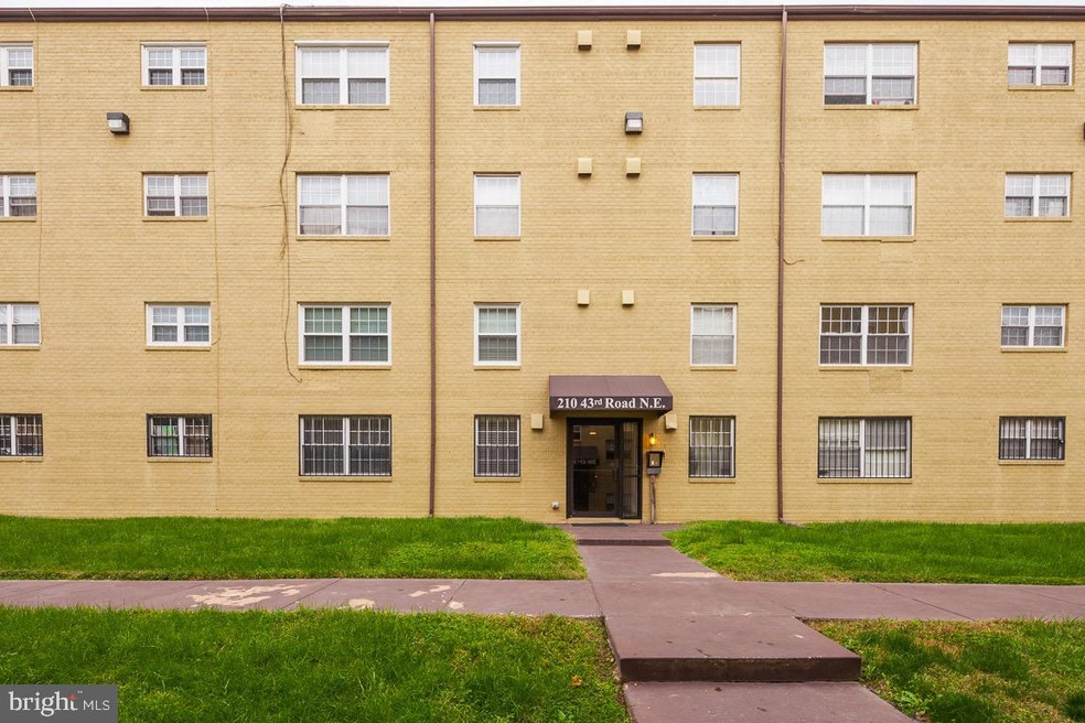 210 43rd Rd NE unit 303, Washington, DC 20019 - photo 1