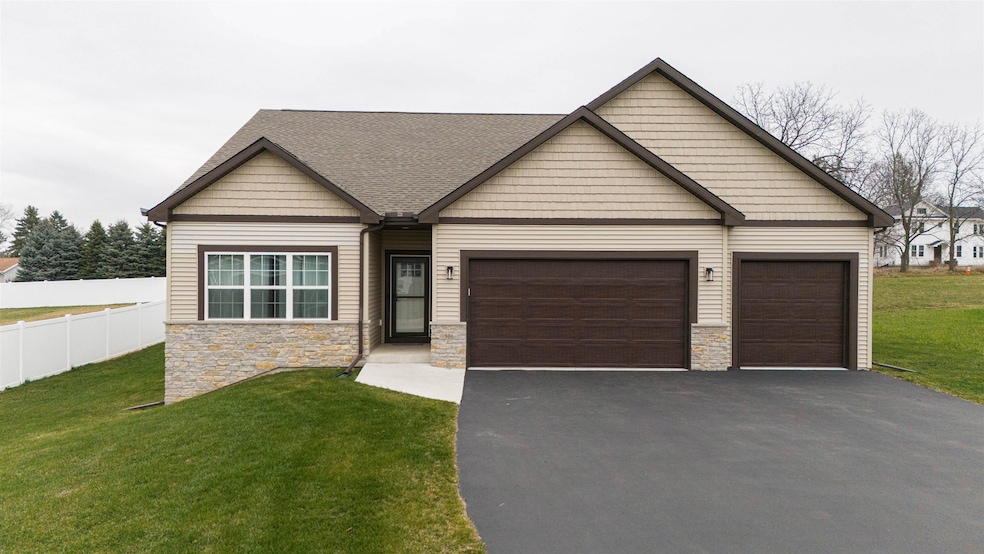 501 Teri Lee Ln, Orfordville, WI 53576 - photo 1