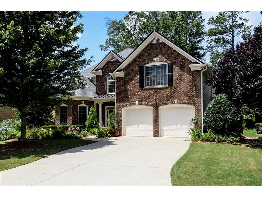 Open flow and lots of natural light in this 5BR/3B