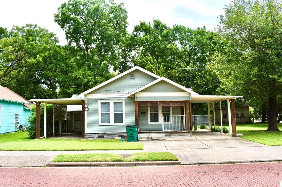 804 N Commerce St, Gainesville, TX 76240 - photo 1