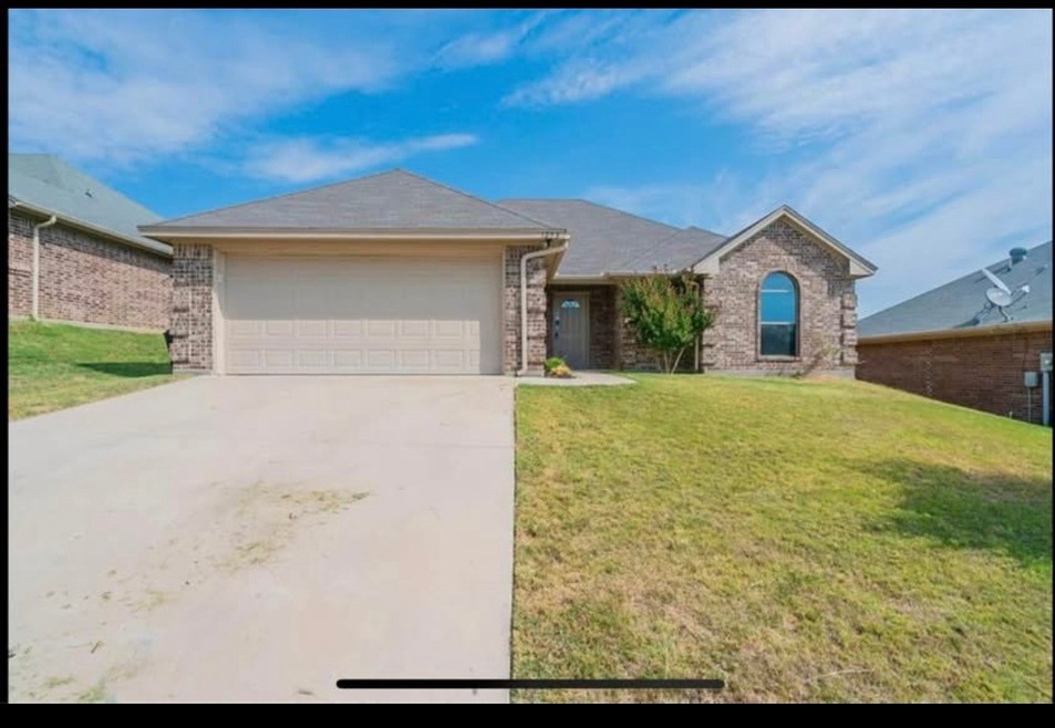 1253 Newcastle Dr, Weatherford, TX 76086 - photo 1