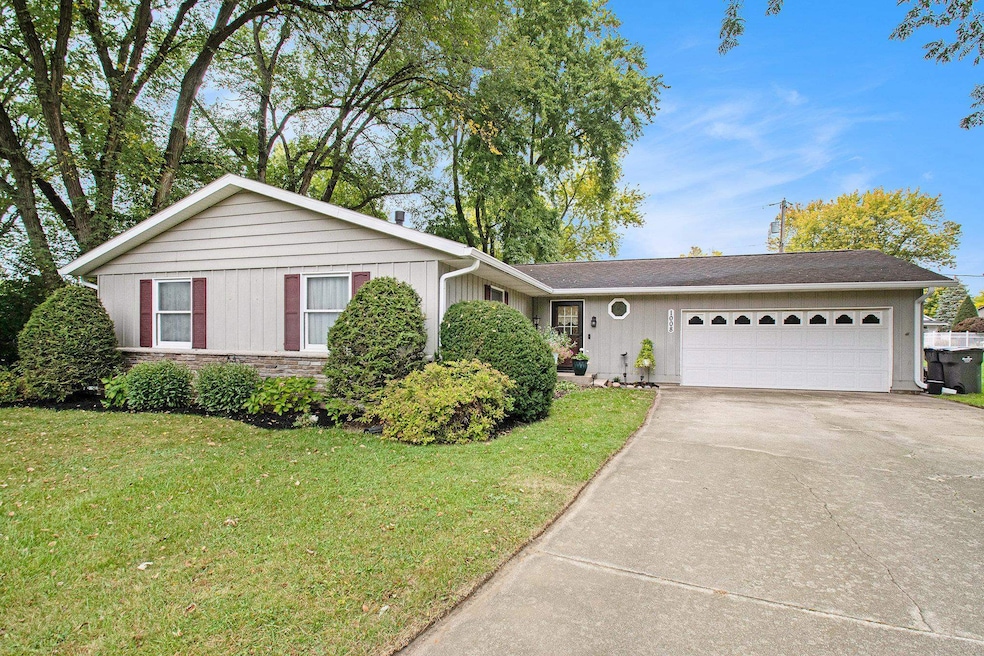 1008 Beechwood Dr, Nappanee, IN 46550 - photo 1