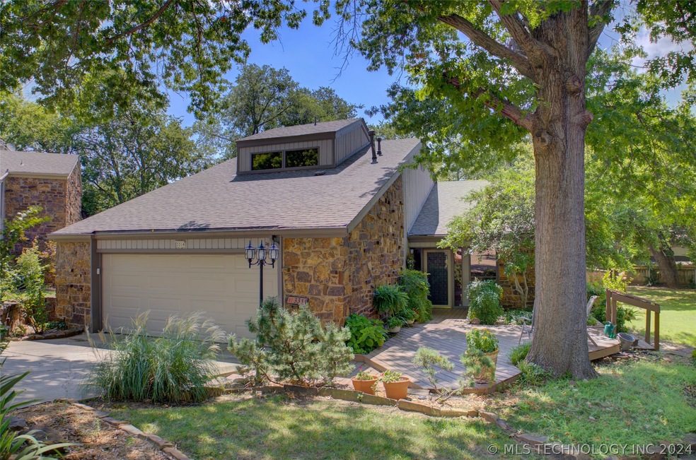 Beautiful Curb Appeal!