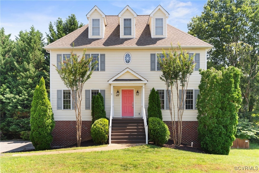 View of front of property with a front lawn and ro