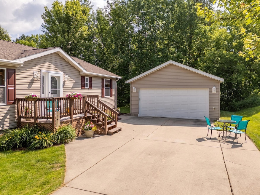 302 SW 9th Ave, Grand Rapids, MN 55744 - photo 1