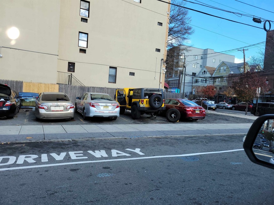 4901 Park Ave, Union City, NJ 07087 - photo 1