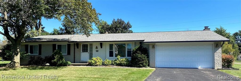 6691 Mellow Wood Ln, West Bloomfield, MI 48322 - photo 1