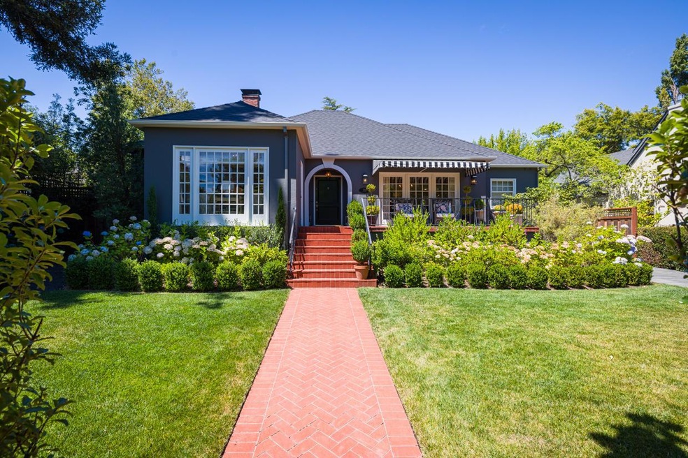 Sold $3,700,000 • Co-Listing Agent