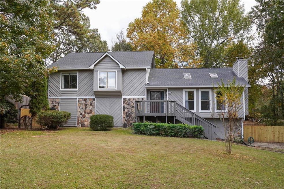 View of front of home featuring a front yard