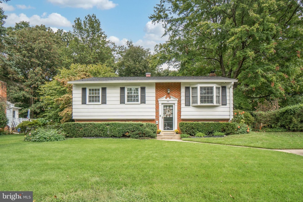 206 Rolling Rd, Gaithersburg, MD 20877 - photo 1