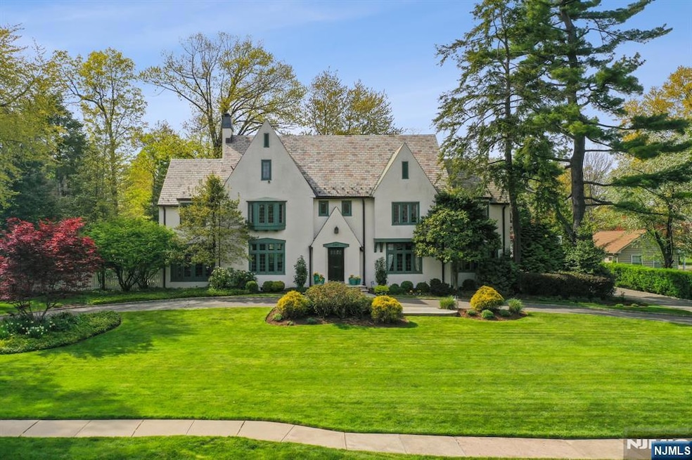 Sold $2,125,000 • Co-Listing Agent