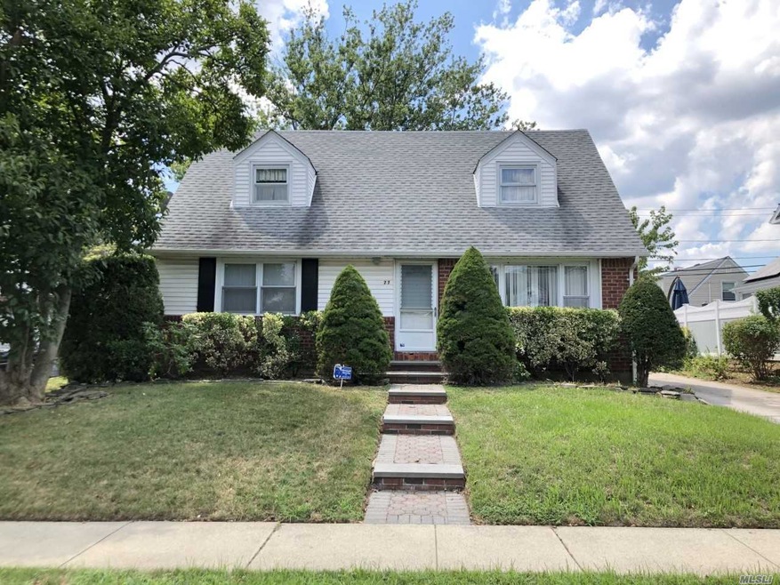 77 Schumacher Dr, New Hyde Park, NY 11040 - photo 1