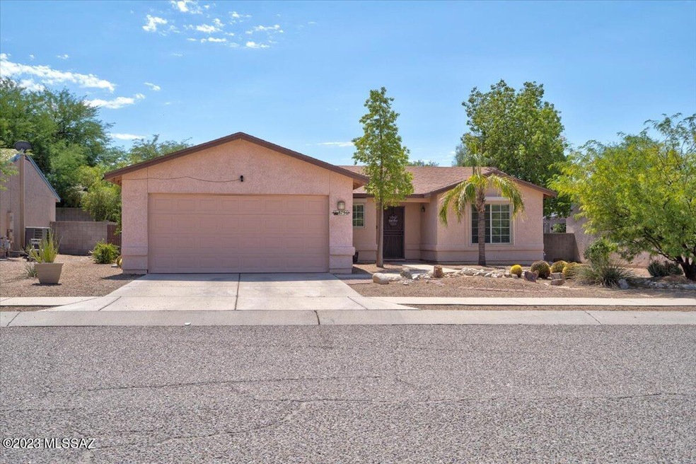 25-8796 E Desert Spring-25