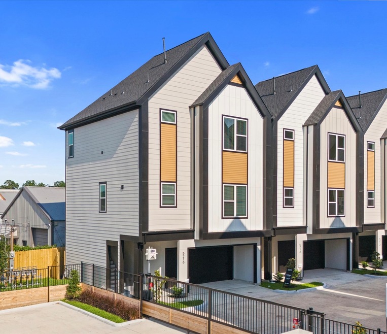 5210 Green Pine Tree Dr, Houston, TX 77018 - photo 1