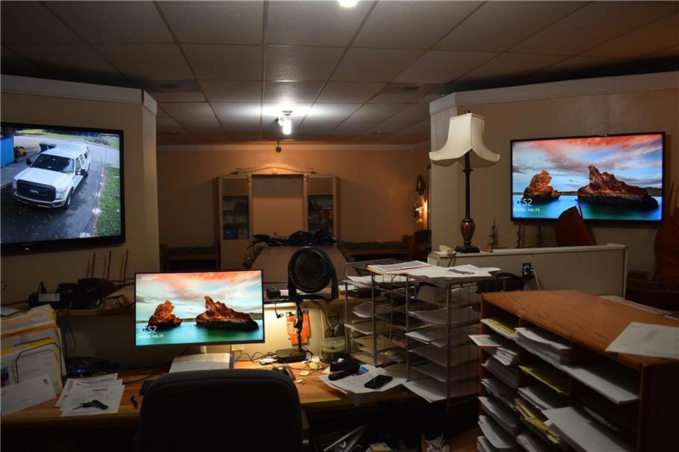 1100 Sq Ft Office 1st Floor with separate AC