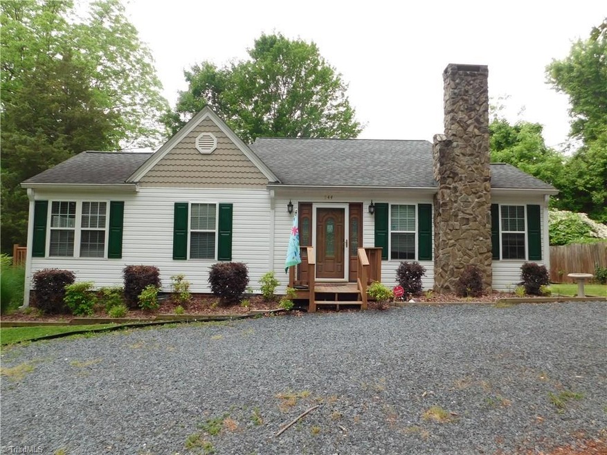 944 Uwharrie St, Asheboro, NC 27203 - photo 1