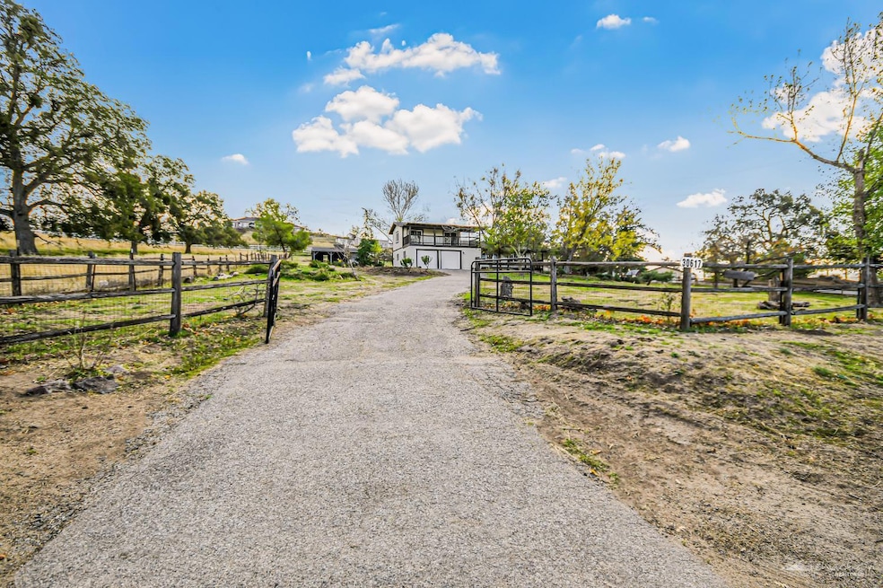 30617 Buckskin Dr, Tehachapi, CA 93561 - photo 1