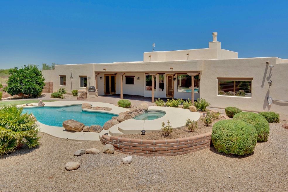Pool and Spa built in grilling area