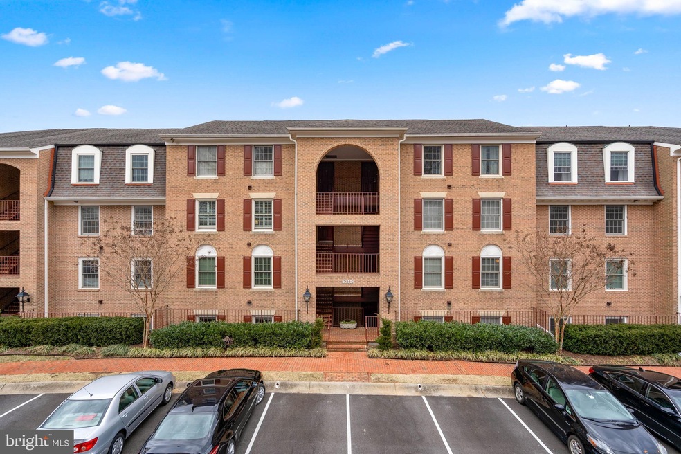 5715 Brewer House Cir unit 202, Rockville, MD 20852 - photo 1