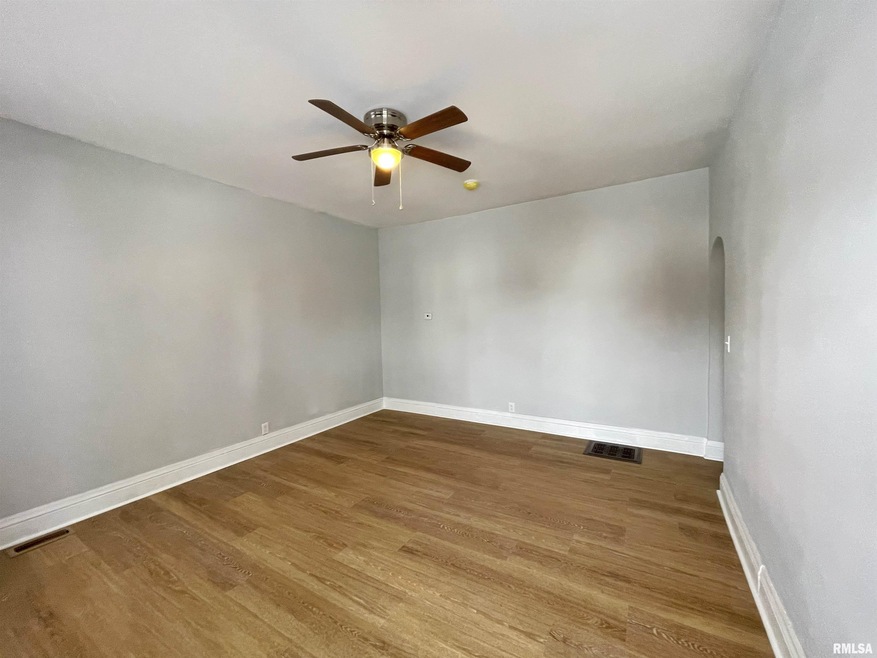 801 W 15th St, Davenport, IA 52804 - photo 1