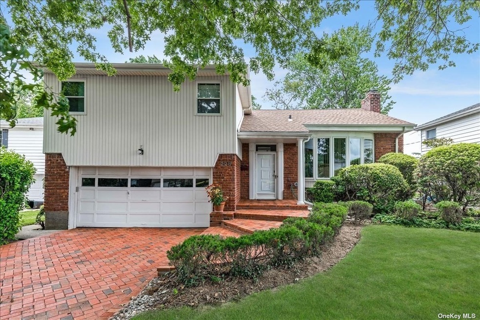 228 Guildford Ct, West Hempstead, NY 11552 - photo 1