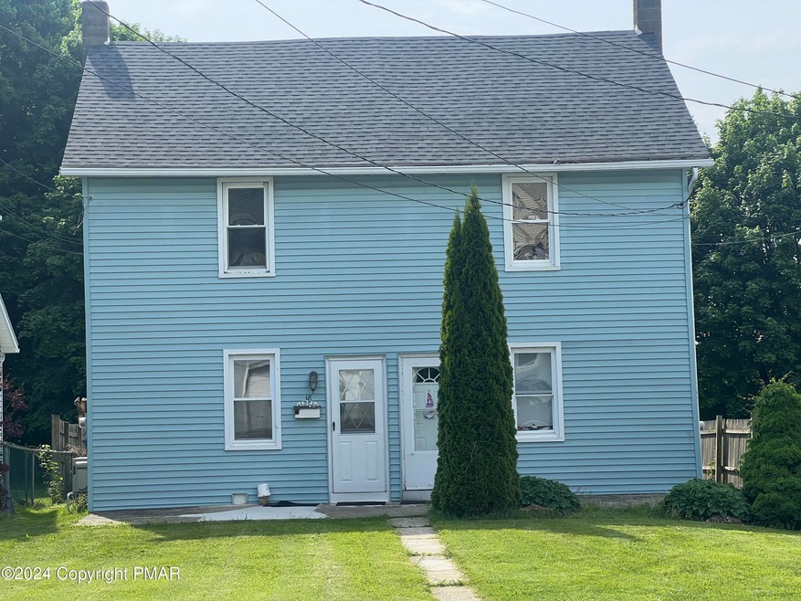 18 E Main St, Pen Argyl, PA 18072 - photo 1