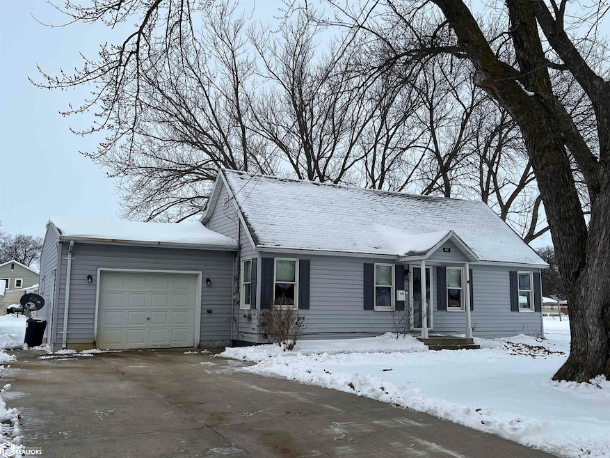 612 8th St N, Humboldt, IA 50548 - photo 1
