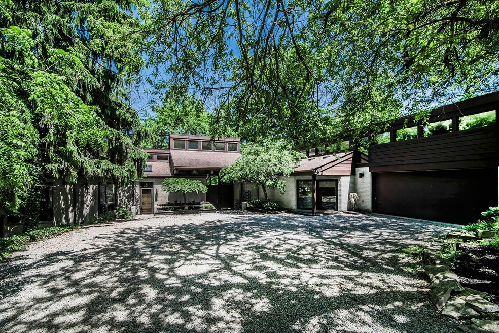 910 Clayton Dr, Worthington, OH 43085 - photo 1