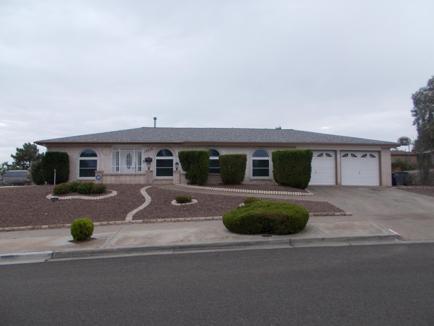 10836 Vista Lomas Dr, El Paso, TX 79935 - photo 1