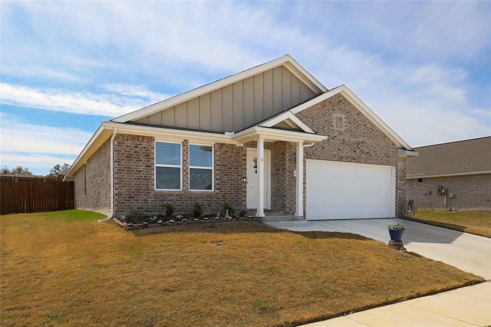 924 Avagail Ave, Springtown, TX 76082 - photo 1