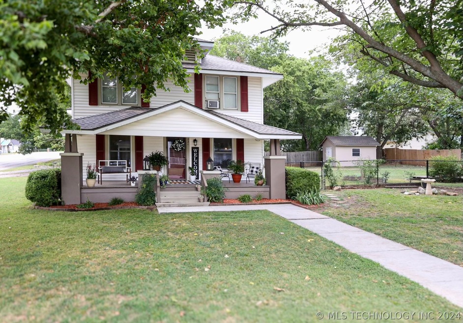 1221 E 2nd St, Sulphur, OK 73086 - photo 1